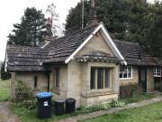 1 Bedrooms Bungalow for rent in Titsey Road, Oxted,...
