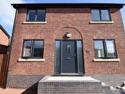 1 Bedrooms Detached house for rent in Hill Street,...