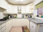 1 Bedrooms Detached house for rent in Mounts Road,...