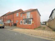 1 Bedrooms Flat for rent in Portland Road Industrial...