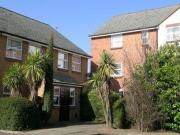 1 Bedrooms Flat for rent in Queens Court, Queens Road,...
