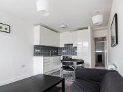 1 Bedrooms Flat for rent in Radcliffe Court, Rose...