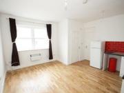 1 Bedrooms Flat for rent in Station Street,...