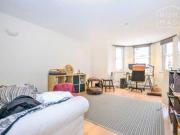 1 Bedrooms Flat for rent in Winchester Avenue,...