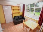 1 Bedrooms Flat for rent in Wokingham Road, Earley,...