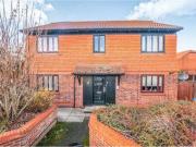 1 Bedrooms Flat for sale in Cobb Close, Slough SL3