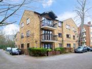 1 Bedrooms Flat for sale in Epping New Road, Buckhurst...