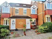1 Bedrooms Flat for sale in Knaphill, Woking, Surrey GU21