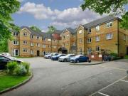 1 Bedrooms Flat for sale in Saddlers Court, Epsom,...