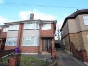 1 Bedrooms Maisonette for rent in Epsom Road, Seven...