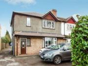 1 Bedrooms Maisonette for rent in Goldsworth Orchard,...