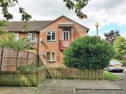 1 Bedrooms Maisonette for rent in Hainault Avenue,...