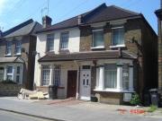 1 Bedrooms Semi detached house for rent in Room,...