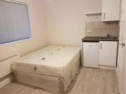 1 Bedrooms Studio for rent in 29 Heathside, Hounslow,...