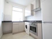 1 Bedrooms Studio for rent in Bensham Lane, Thornton...