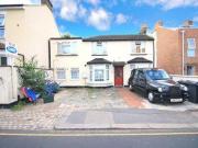 1 Bedrooms Studio for rent in Cross Lances Road,...