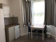 1 Bedrooms Studio for rent in The Birches, Heathside,...