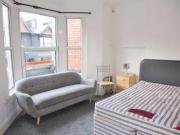 1 Bedrooms Studio for rent in Whitchurch Rd, Heath,...