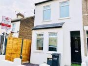 1 Bedrooms Studio for rent in Whitehorse Road, Thornton...