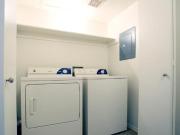 1 Br, 1 bath, Apartment 4937 W Myrtle Ave