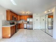 1 Br, 1 bath, Townhouse/Brownstone/RowHouse 2140 Kuhio Ave