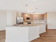 1 Br, 2 bath, Apartment 44 W Monroe St