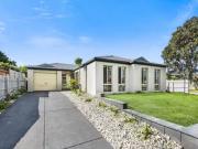 1 Brad Court, Cranbourne North VIC 3977