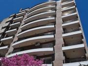 1 dormitorio, balcón al frente y gran patio