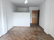1 dormitorio con balcón