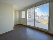 1 Dormitorio con balcón terraza y amenities
