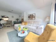 1 dormitorio con garaje y piscina