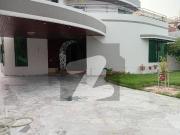 1 Kanal Beautiful Design Spacious House For Sale