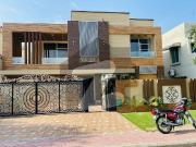 1 kanal beautiful house for sale in overseas b block...