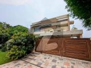 1 kanal brand new moulding house for rent in phase 06...
