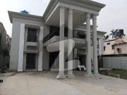 1 Kanal Commercial House Is Available For Rent