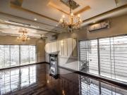 1 Kanal Elegant And Fully Maintained Super Hot Located...