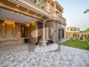 1 Kanal Elegant And Fully Maintained Super Hot Located...