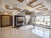 1 Kanal Elegant And Fully Maintained Super Hot Located...