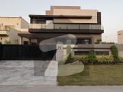 1 Kanal Elegant And Fully Maintained Super Hot Located...