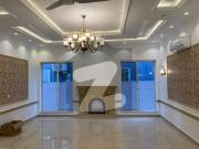 1 Kanal Elegant And Fully Maintained Super Hot Located...