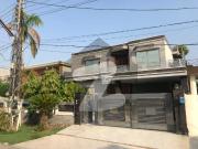 1 Kanal Elegant And Fully Maintained Super Hot Located...