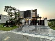 1 Kanal Elegant And Fully Maintained Super Hot Located...