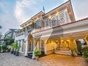 1 Kanal Elegant And Fully Maintained Super Hot Located...