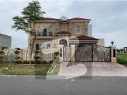 1 Kanal Elegant And Fully Maintained Super Hot Located...