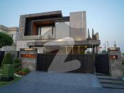 1 Kanal Elegant And Prime Location Super Hot Located...