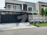 1 kanal House Available For Sale 5 Beds 5 Years Old Gas...