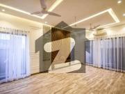 1 Kanal Luxurious Lower Portion On Top Location For Rent...