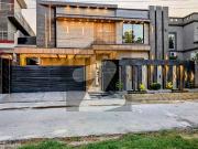 1 Kanal Luxury Designer House Available For Sale