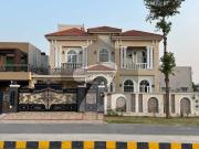 1 Kanal Luxury House Available For Rent
