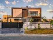 1 kanal modern design bungalow for sale near to raya